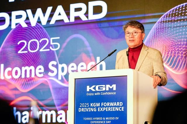 곽재선 KGM 회장이 1718일현지시간 독일에서 글로벌 대리점사와 기자를 초청해 무쏘 EV와 토레스 하이브리드HEV를 론칭했다 사진KGM