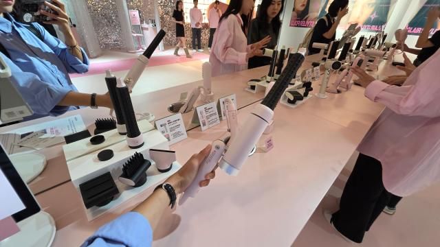 보다나의 신제품 글래어 스타일러 폴드에 컬링 노즐을 장착한 모습 사진김현아 기자