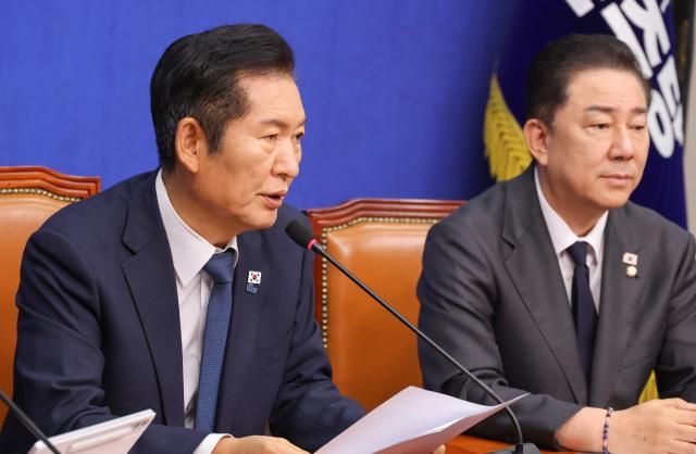 정청래 더불어민주당 대표가 19일 국회에서 열린 최고위원회의에서 발언하고 있다 사진연합뉴스