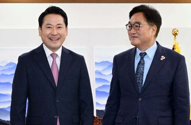 장동혁 국민의힘 대표가 2일 서울 여의도 국회에서 우원식 국회의장을 예방하고 있다 사진연합뉴스