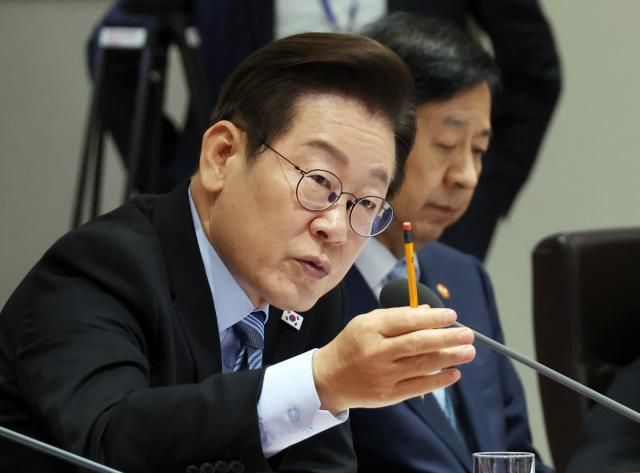 이재명 대통령이 2일 용산 대통령실에서 국무회의를 주재하고 있다사진연합뉴스