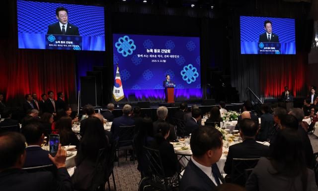 유엔총회 참석차 미국을 방문한 이재명 대통령이 22일현지시간 뉴욕의 한 호텔에서 열린 동포간담회에서 인사말을 하고 있다 사진연합뉴스