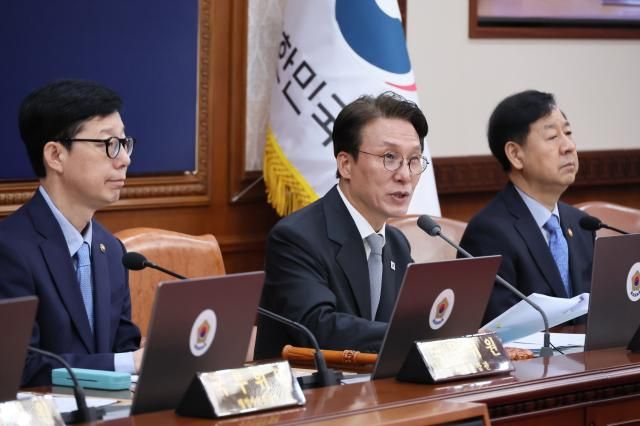 김민석 국무총리가 23일 서울 종로구 정부서울청사에서 열린 국무회의에서 발언하고 있다 사진연합뉴스