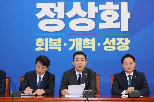 김병기 더불어민주당 원내대표가 지난 21일 서울 여의도 국회에서 취임 100일 기자간담회를 하고 있다 사진연합뉴스