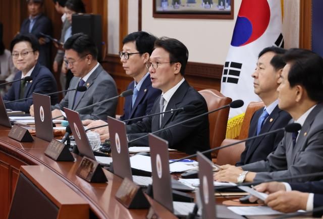 김민석 국무총리가 23일 서울 종로구 정부서울청사에서 열린 국무회의에서 발언하고 있다 사진연합뉴스