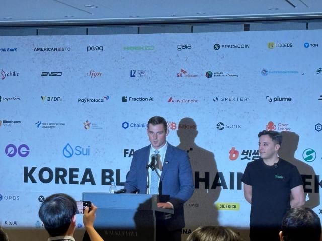 23일 오후 진행된 KBW 메인 콘퍼런스 ‘KBW2025 : 임팩트(IMPACT)’ 현장 인터뷰에서 테더의 미국 특화 법인인 ‘테더 USAT’의 보 하인스 최고경영자(CEO)가 답변하고 있다. [사진=정윤영 기자] 