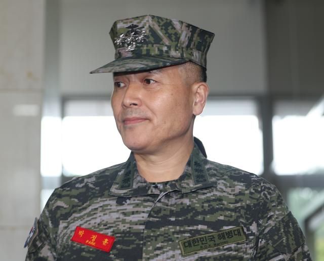 박정훈 해병대 수사단장이 참고인 조사를 받기 위해 4일 서울 서초구 순직해병특별검사팀에 출석하고 있다 사진연합뉴스
