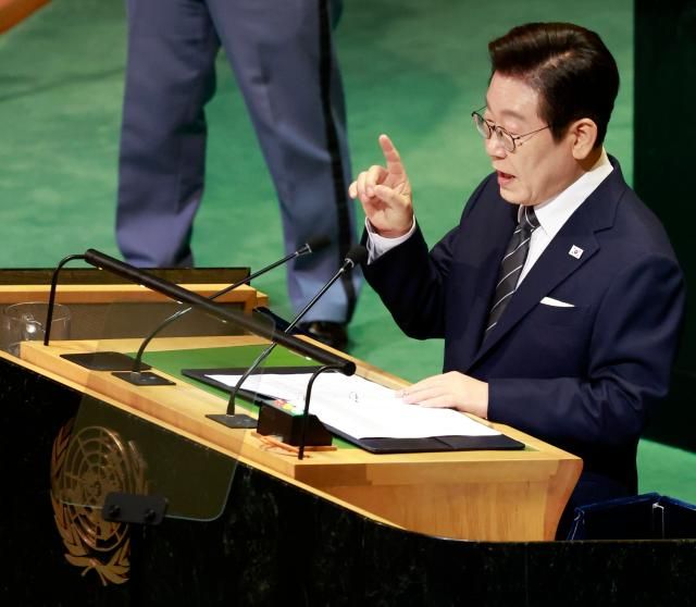 이재명 대통령이 23일현지시간 미국 뉴욕 유엔본부 총회장에서 기조연설을 하고 있다 사진연합뉴스