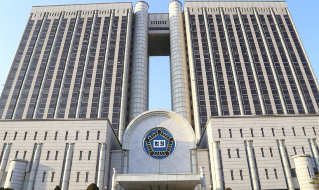 서울중앙지법과 서울고등법원이 함께 쓰고 있는 서울 서초동 법원청사 전경 사진연합뉴스