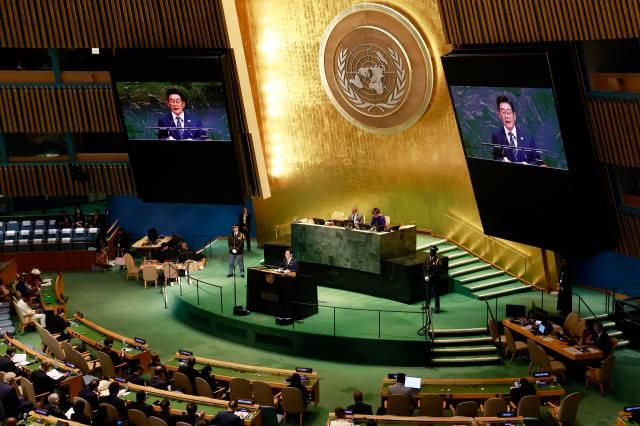 재명 대통령이 23일현지시간 미국 뉴욕 유엔본부 총회장에서 기조연설을 하고 있다 