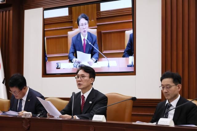 김민석 국무총리가 24일 서울 종로구 정부서울청사에서 열린 국정현안관계장관회의에서 발언하고 있다 사진연합뉴스