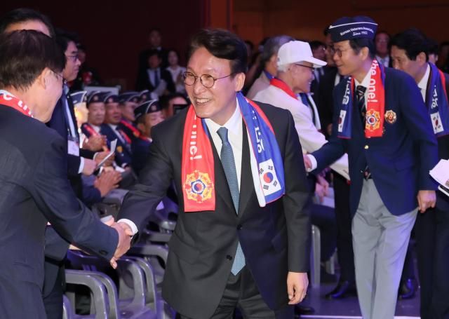 김민석 국무총리가 24일 서울 송파구 올림픽공원 올림픽홀에서 열린 제73주년 재향군인의 날 기념식에 참석하고 있다 사진연합뉴스