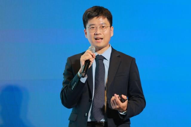 양승욱 중소벤처기업부 지역기업정책관 제조혁신과장이 중소 제조기업의 AX 필요성과 정책 방향이라는 주제로 발표를 하고 있다 20250925사진유대길 기자 dbeorlf123ajunewscom