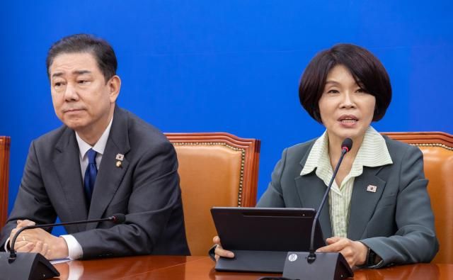 한정애 더불어민주당 정책위의장이 지난 25일 국회에서 열린 정책조정회의에서 발언하고 있다 사진연합뉴스