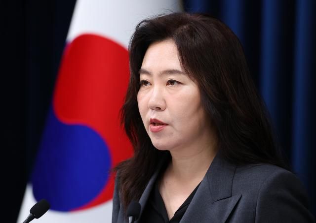  강유정 대통령실 대변인이 28일 용산 대통령실에서 이날 오전 이재명 대통령이 주재한 국가정보자원관리원 화재 관련 긴급비상대책회의 브리핑을 하고 있다사진연합뉴스