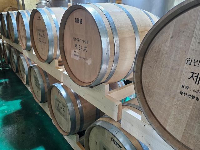 시트러스 공장 오크통 저장 창고 사진중소기업중앙회