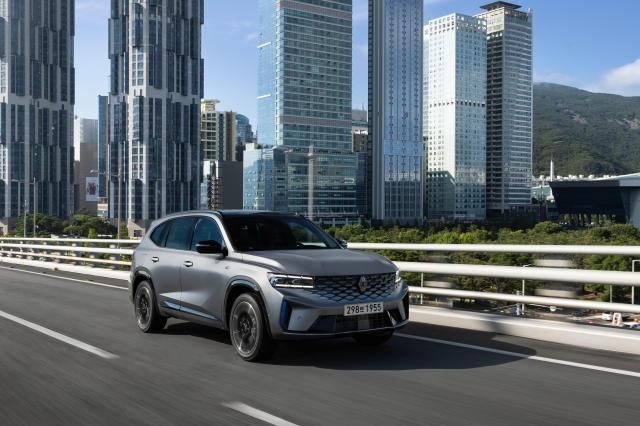 르노 그랑 콜레오스 실내 주행 이미지사진르노코리아