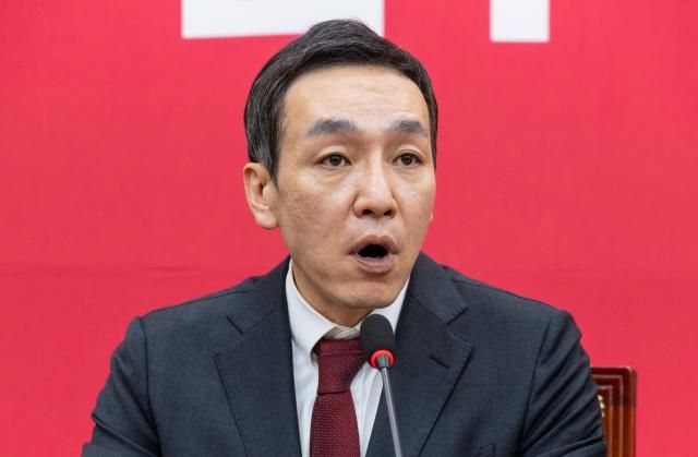 국민의힘 김민수 최고위원이 3일 국회에서 열린 긴급 최고위원회 회의에서 발언을 하고 있다사진연합뉴스