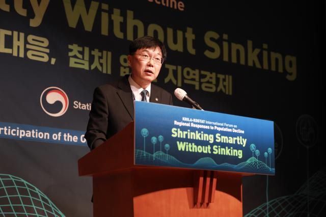 환영사 하는 안형준 통계청장 