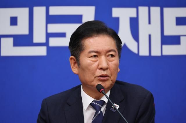 정청래 더불어민주당 대표가 29일 국회에서 열린 최고위원회의에서 발언하고 있다 사진연합뉴스