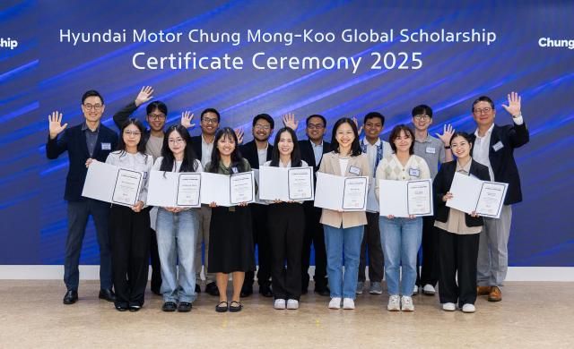 현대차 정몽구 스칼러십 2025년 가을학기에 선발된 아세안 석박사 장학생들이 장학증서 수여식에 참여하고 있다 사진현대차 정몽구 재단