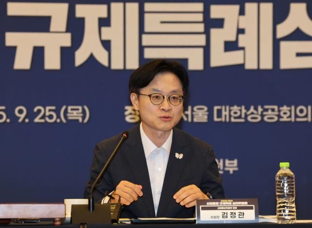 김정관 산업통상자원부 장관이 발언을 하고 있다 사진연합뉴스