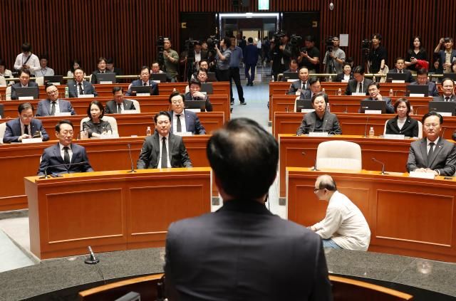 송언석 국민의힘 원내대표가 1일 서울 여의도 국회에서 열린 의원총회에서 발언하고 있다 사진연합뉴스