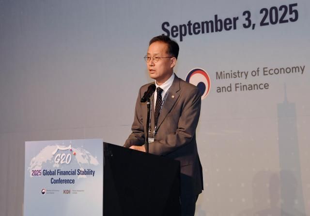 이형일 기획재정부 차관이 9월 3일 오전 서울 중구 더 플라자 호텔에서 열린 2025 G20 글로벌 금융안정 컨퍼런스에 참석해 개회사를 하고 있다사진기획재정부