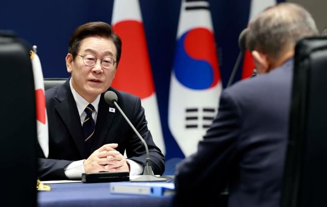 이재명 대통령이 30일 부산 누리마루 APEC 하우스에서 열린 한일 정상회담에서 발언하고 있다 사진연합뉴스