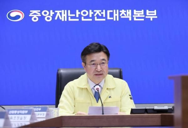 윤호중 행정안전부 장관이 30일 서울 종로구 정부서울청사에서 열린 국가정보자원관리원 행정정보 시스템 화재 관련 중앙재난안전대책본부 6차 회의에서 발언하고 있다 사진연합뉴스