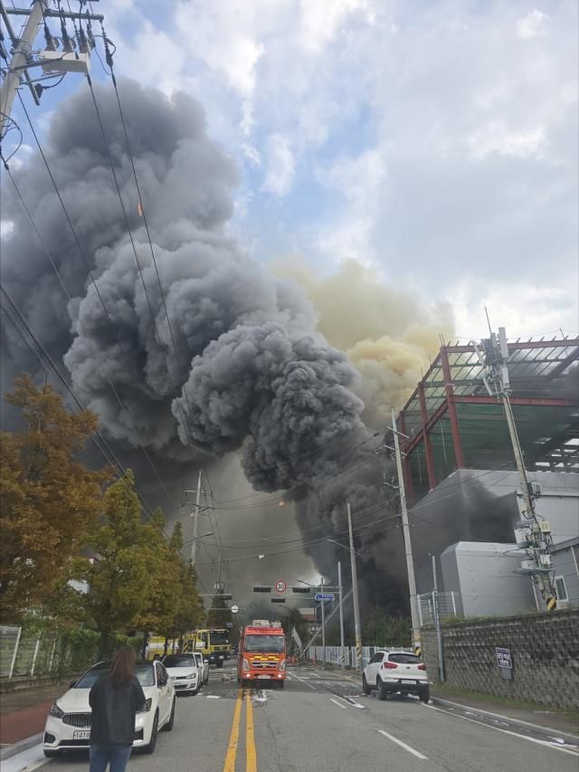 충남 천안시 풍세산단의 한 공장에서 화재가 발생했다 사진연합뉴스