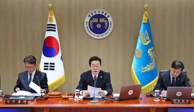 이재명 대통령이 30일 용산 대통령실에서 열린 제44회 국무회의를 주재하고 있다 사진연합뉴스