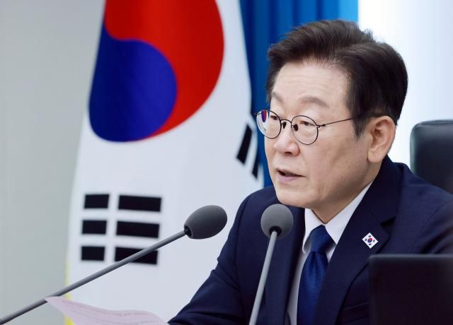 이재명 대통령이 4일 서울 용산 대통령실 청사에서 열린 9차 수석·보좌관 회의에서 발언하고 있다 사진연합뉴스