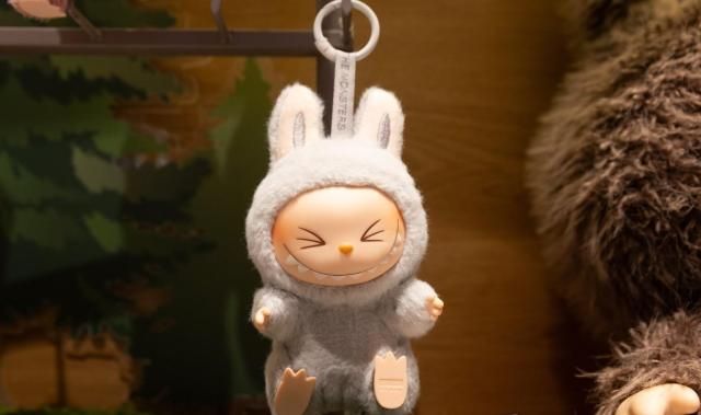 팝마트 베이징 매장의 라부부 사진EPA·연합뉴스