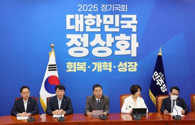 더불어민주당 김병기 원내대표가 4일 국회에서 열린 정책조정회의에서 발언하고 있다사진연합뉴스