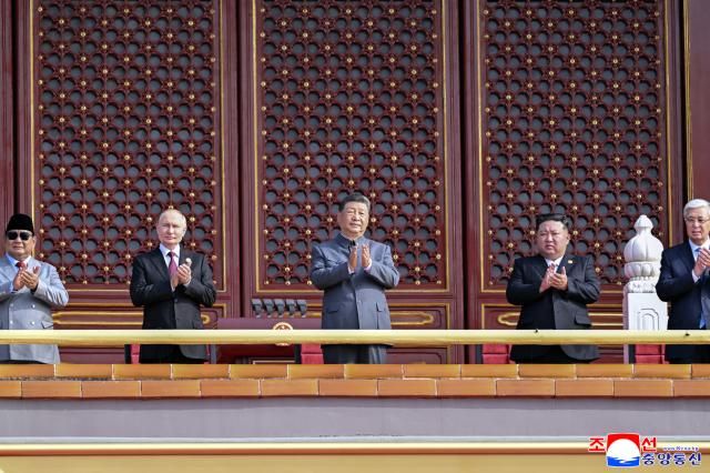 김정은 북한 국무위원장이 지난 3일 베이징에서 진행된 중국 전승절 80주년 기념행사에 참석했다고 조선중앙통신이 4일 보도했다 사진연합뉴스