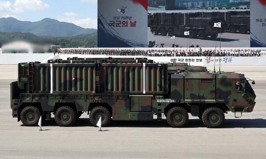 지대지미사일 현무가 2023년 9월 22일 성남 서울공항에서 열린 건군 75주년 국군의 날 최종 리허설에서 이동하고 있다 사진연합뉴스