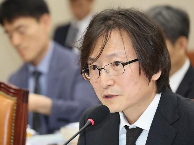 주병기 공정거래위원장 후보자가 5일 서울 여의도 국회 정무위원회에서 열린 인사청문회에서 의원 질의에 답변하고 있다 사진연합뉴스