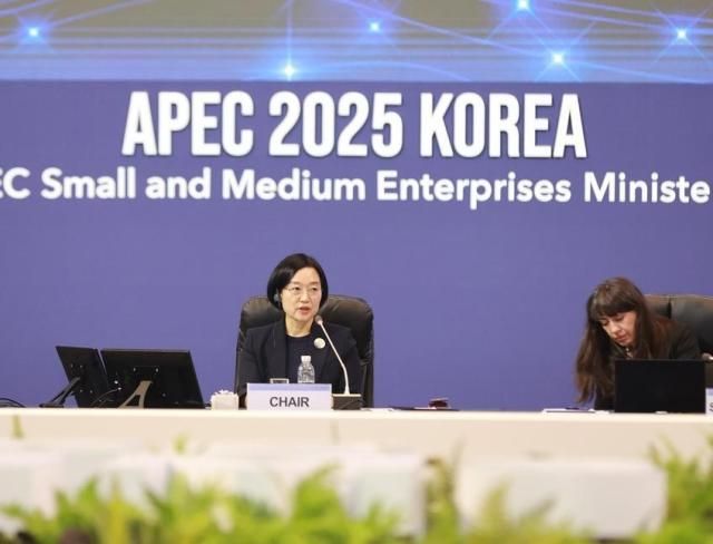 한성숙 중소벤처기업부 장관이 5일 제주국제컨벤션센터에서 열린 아시아태평양경제협력체APEC 중소기업 장관 회의에서 모두 발언을 하고 있다 사진연합뉴스