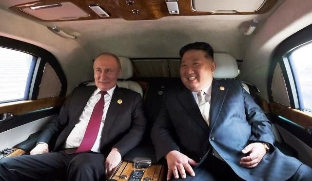 조선중앙통신은 전승절 80주년 열병식에 참석 하기위해 중국을 방문한 김정은 북한 국무위원장과 블라디미르 푸틴 러시아 대통령이 3일 베이징 댜오위타이 국빈관에서 회담을 가졌다고 4일 보도했다 사진연합뉴스