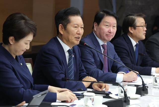 더불어민주당 정청래 대표가 8일 서울 중구 대한상공회의소에서 열린 최태원 대한상의 회장과의 정책 간담회에서 인사말을 하고 있다사진연합뉴스