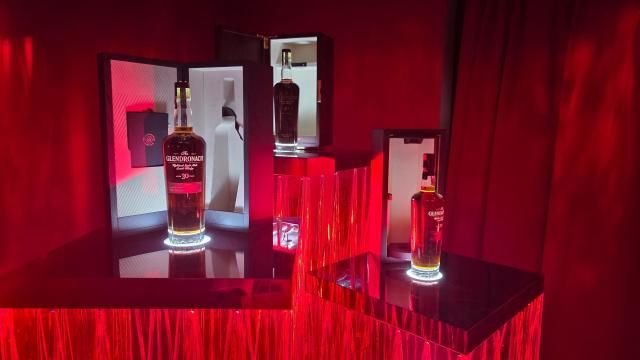 현장에 전시된 더 글렌드로낙 고연산 울트라 프리미엄 라인 왼쪽부터 30년 40년 21년 사진김현아 기자