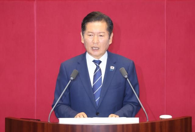 더불어민주당 정청래 대표가 9일 서울 여의도 국회에서 열린 본회의에서 교섭단체 대표연설을 하고 있다사진연합뉴스