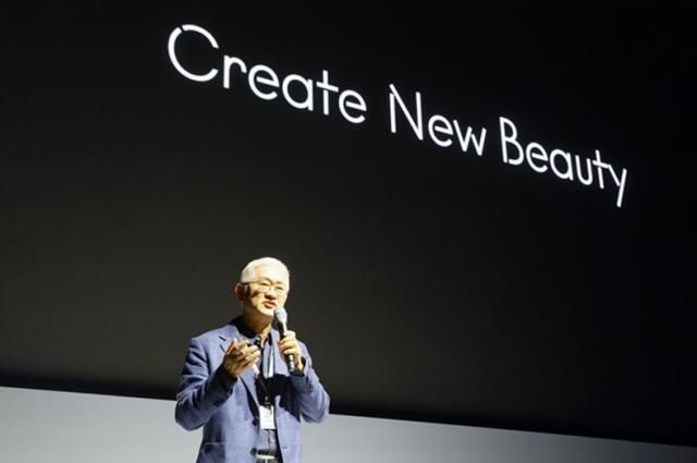 서경배 10년간 연매출 15조원…뷰티·웰니스 글로벌 대표기업 서울연합뉴스 서경배 아모레퍼시픽그룹 회장이 지난 4일 서울 용산구 본사에서 열린 창립 80주년 기념식에서 중장기 비전과 전략을 발표하고 있다 아모레퍼시픽그룹이 오는 2035년까지 연매출을 15조원까지 키우겠다는 목표를 내세웠다 202598 아모레퍼시픽그룹 제공 재판매 및 DB 금지 photoynacokr2025-09-08 113710 저작권자 ⓒ ㈜연합뉴스 무단 전재 재배포 금지 AI 학습 및 활용 금지저작권자 ⓒ ㈜연합뉴스 무단 전재 재배포 금지 AI 학습 및 활용 금지