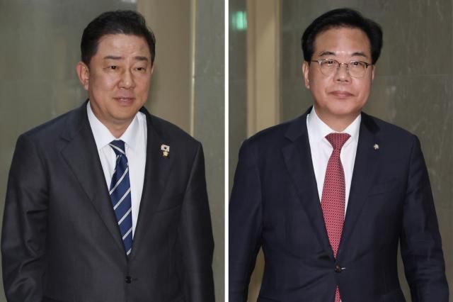 불어민주당 김병기 원내대표와 국민의힘 송언석 원내대표오른쪽가 9일 서울 여의도 국회에서 권성동 의원 체포동의안 표결 등 현안 관련 논의를 위해 운영위원장실로 들어가고 있다