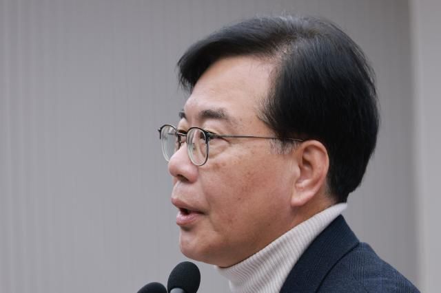 송언석 국민의힘 원내대표가 지난 31일 서울 여의도 국민의힘 중앙당사에서 열린 사무처 당직자 종무식에 참석해 인사말하고 있다 사진연합뉴스