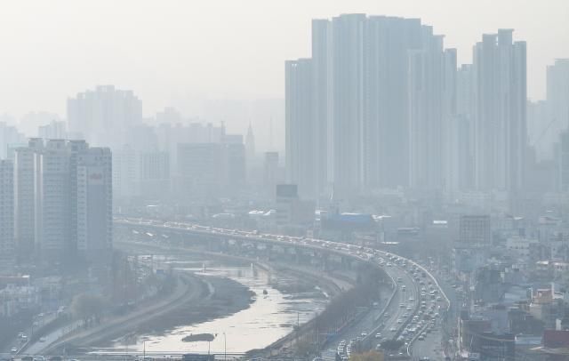 뿌옇게 보이는 대구 도심 모습 사진연합뉴스 