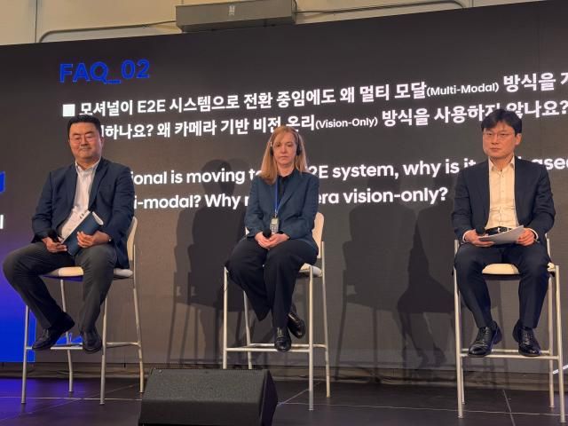 왼쪽부터 지난 8일현지시간 미국 라스베이거스에 위치한 테크니컬 센터에서 열린 기자 간담회에서 김흥수 현대차·기아 GSO 본부장 부사장 로라 메이저 모셔널 CEO 유지한 현대차·기아 자율주행개발센터장 전무가 기자들의 질문에 답변하고 있다 사진이성진 기자 