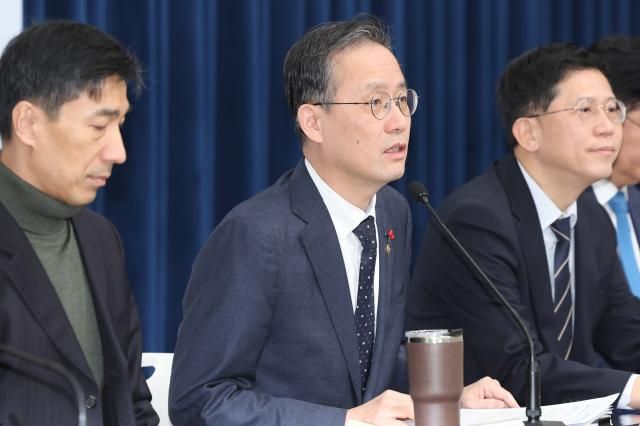 이형일 재정경제부 1차관이 5일 정부세종청사 브리핑룸에서 2026년 경제성장전략에 대해 설명하고 있다사진연합뉴스