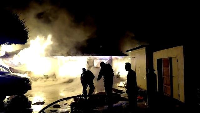 지난 3일 새벽 강원 삼척시 원덕읍 이천1리 마을회관 인근 주택에서 불이 나 3시간여만에 꺼졌다 사진연합뉴스